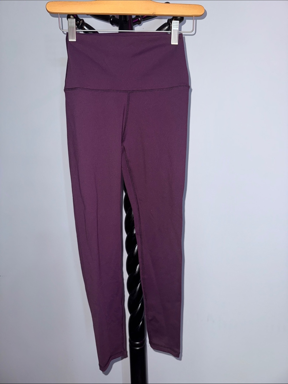 Born Primitive High-Waist Scrunch Butt Plum Purple Leggings 7.1T